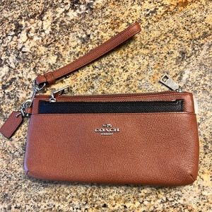 COACH - wristlet